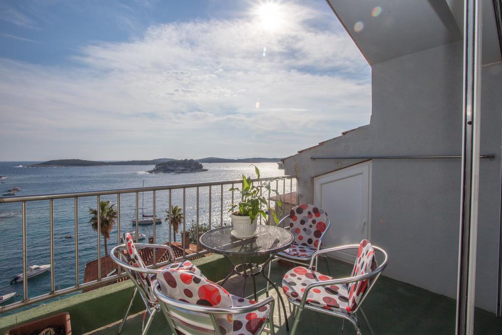 Apartment Lili Hvar Island Exteriör bild